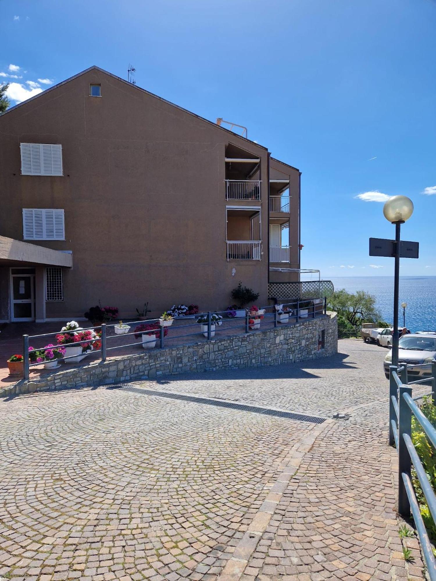 Appartement La Finestra Sul Golfo à Ospedaletti Extérieur photo