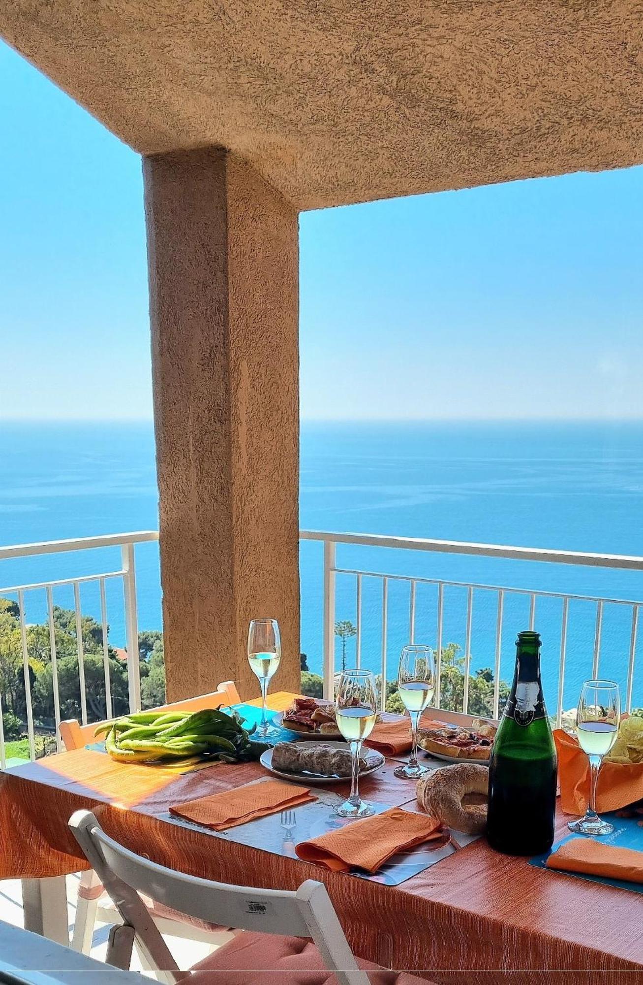Appartement La Finestra Sul Golfo à Ospedaletti Extérieur photo
